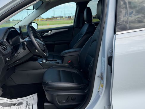 Used 2025 Ford Escape Platinum AWD/4WD image 17