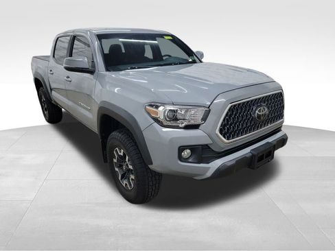 Used 2019 Toyota Tacoma TRD Off-Road image 2