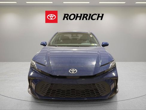 Used 2025 Toyota Camry SE AWD/4WD image 2