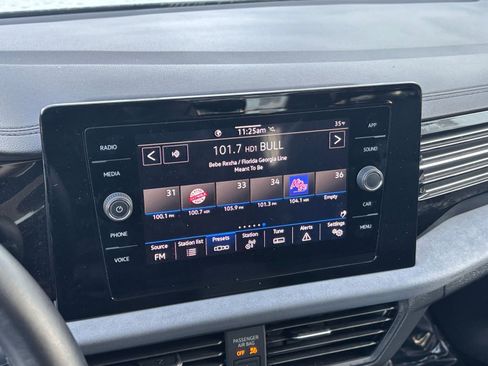 Used 2025 Volkswagen Jetta SE image 20