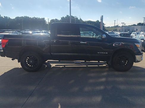 Used 2017 Nissan Titan SL AWD/4WD image 4