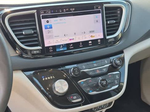 Certified 2022 Chrysler Pacifica Touring-L FWD image 29