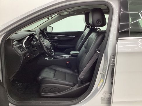 Used 2017 Chevrolet Impala LT w/ Convenience Package image 14