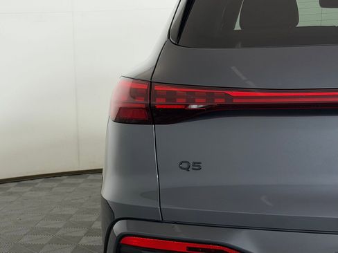 Used 2025 Audi Q5 Premium w/ Convenience Package image 13