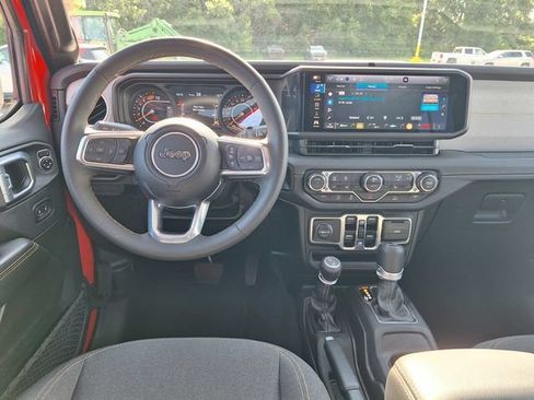 Used 2025 Jeep Wrangler Unlimited Sahara AWD/4WD image 13
