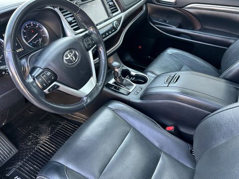 Used 2019 Toyota Highlander Limited Platinum AWD/4WD image 11
