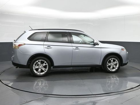 Used 2015 Mitsubishi Outlander SE image 8