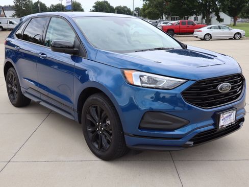 Used 2024 Ford Edge SE w/ Black Appearance Package AWD/4WD image 3
