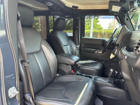 Used 2018 Jeep Wrangler Unlimited Sahara AWD/4WD image 63