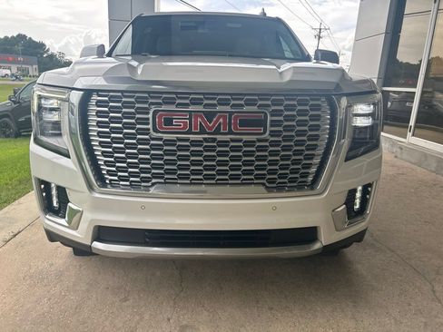 Used 2022 GMC Yukon Denali RWD image 3