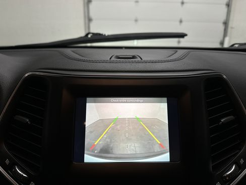 Used 2020 Jeep Cherokee Latitude Plus image 33