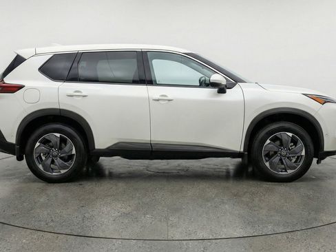 Used 2025 Nissan Rogue SV image 11