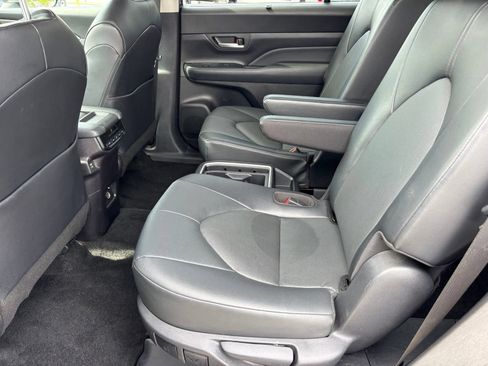 Used 2025 Toyota Grand Highlander FWD image 16