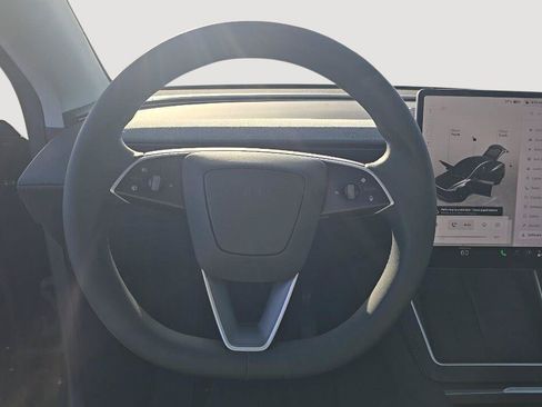 Used 2026 Tesla Model Y Long Range RWD image 9
