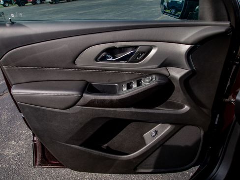 Used 2023 Chevrolet Traverse LT image 11