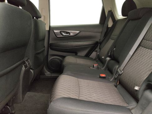 Used 2018 Nissan Rogue SV FWD image 18