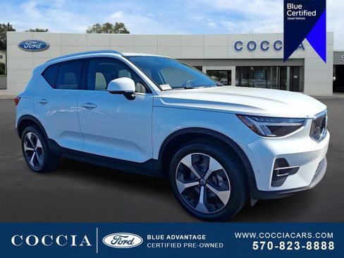 Used 2023 Volvo XC40 B5 Plus w/ Protection Package Premier AWD/4WD image 3