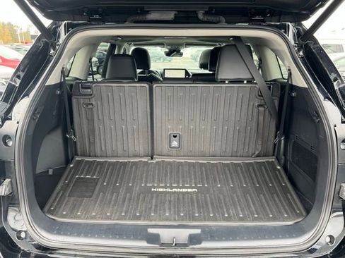Used 2023 Toyota Highlander XLE AWD/4WD image 16