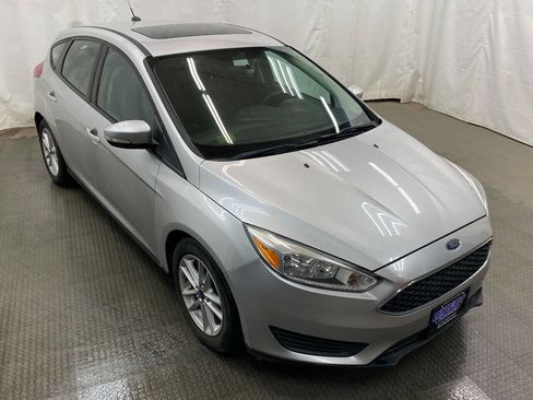 Used 2016 Ford Focus SE image 2