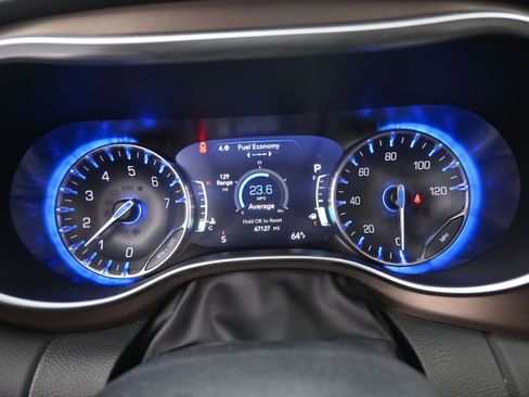 Used 2019 Chrysler Pacifica Touring-L Plus w/ Advanced Safetytec Group FWD image 20