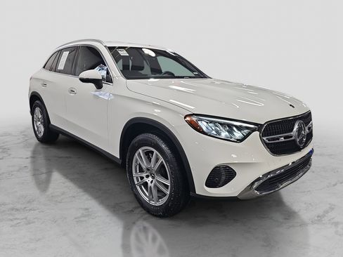 Certified 2025 Mercedes-Benz GLC 300 4MATIC image 4