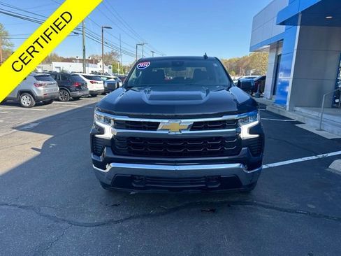Used 2024 Chevrolet Silverado 1500 LT w/ Z71 Off-Road Package AWD/4WD image 3