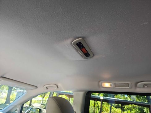 Used 2017 Nissan Quest SV image 29