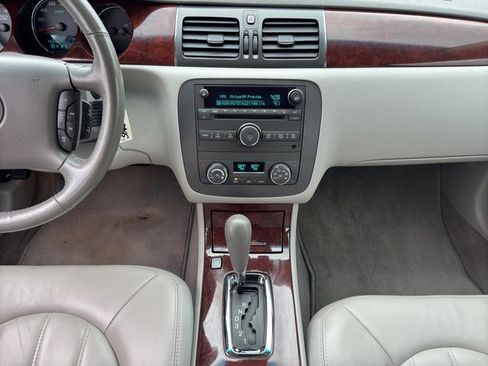 Used 2009 Buick Lucerne CXL image 19