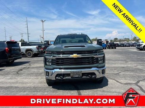 Used 2025 Chevrolet Silverado 3500 LT w/ Convenience Package AWD/4WD image 2