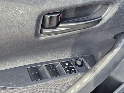 Used 2025 Toyota Corolla LE image 15