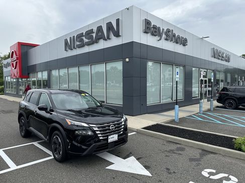 Certified 2025 Nissan Rogue SV AWD/4WD image 1