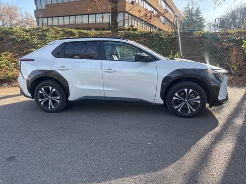 Used 2024 Toyota bZ4X XLE w/ Weather Package image 4