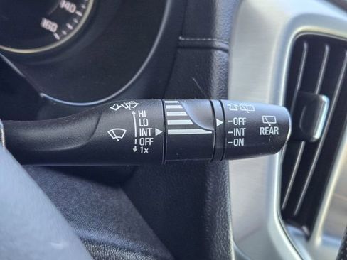 Used 2024 GMC Terrain SLE image 27