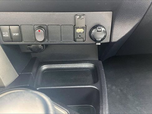 Used 2017 Toyota RAV4 XLE image 33