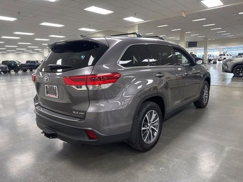 Used 2019 Toyota Highlander XLE image 7