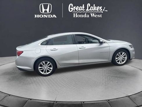 Used 2018 Chevrolet Malibu LT FWD image 8