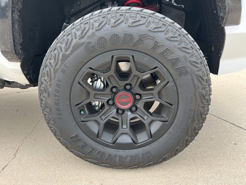 Used 2025 Toyota Tacoma TRD Sport image 11