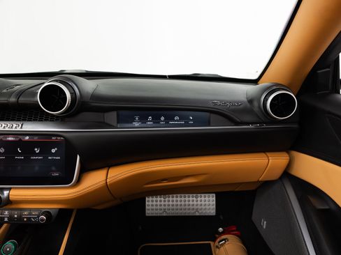 Used 2019 Ferrari Portofino RWD image 97