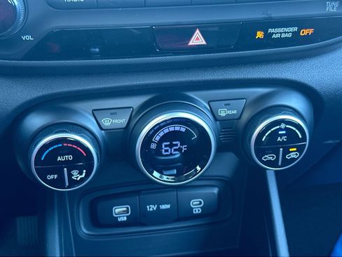 New 2025 Hyundai Venue SEL image 19