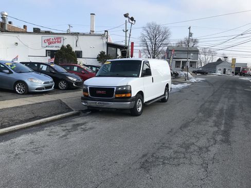 Used 2015 GMC Savana 2500 image 2