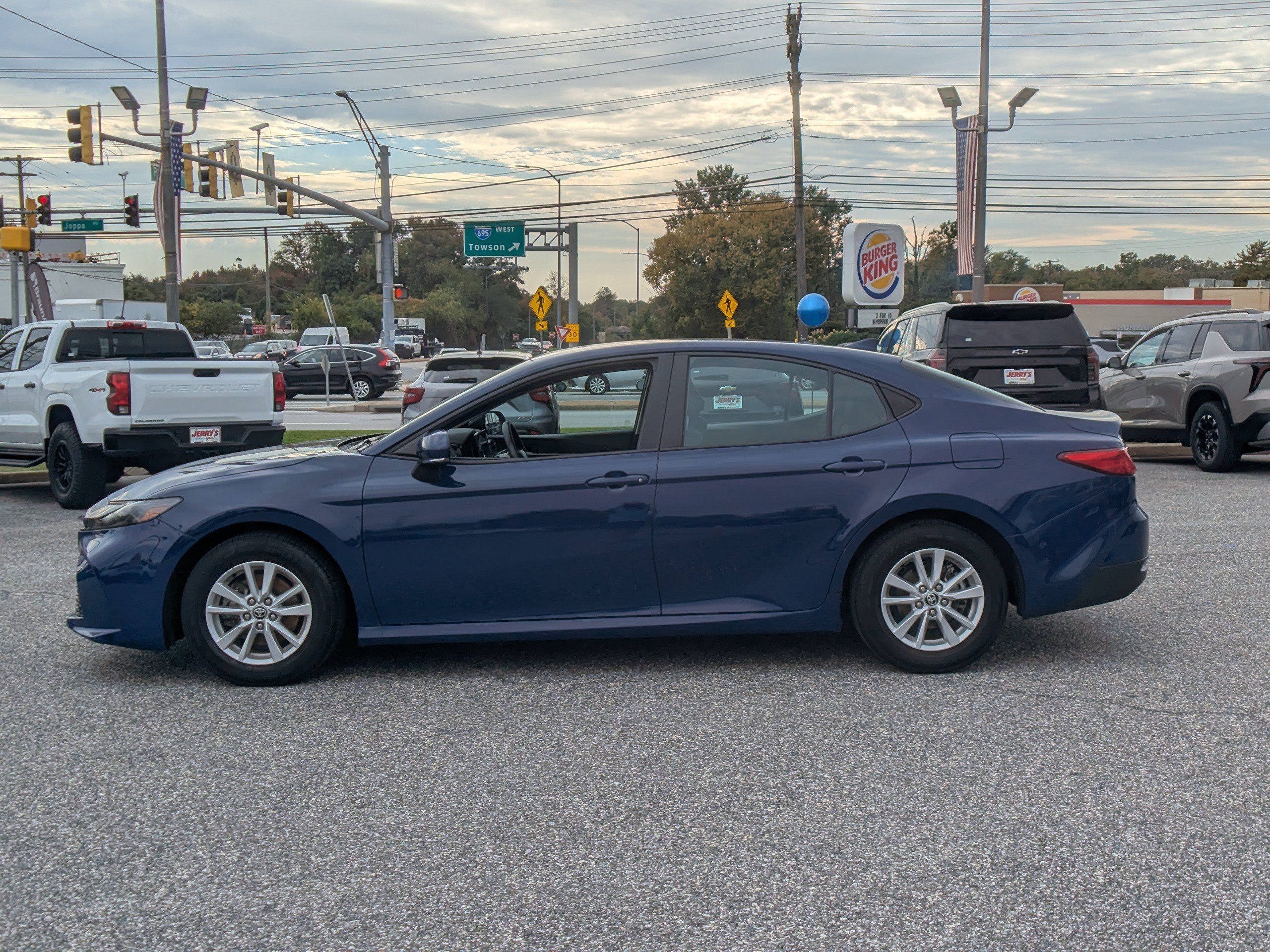 Used 2025 Toyota Camry LE FWD image 5