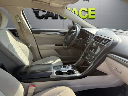 Used 2017 Ford Fusion SE w/ Fusion SE Technology Package FWD image 21