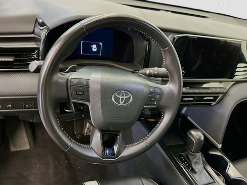 Used 2025 Toyota Camry SE FWD image 18