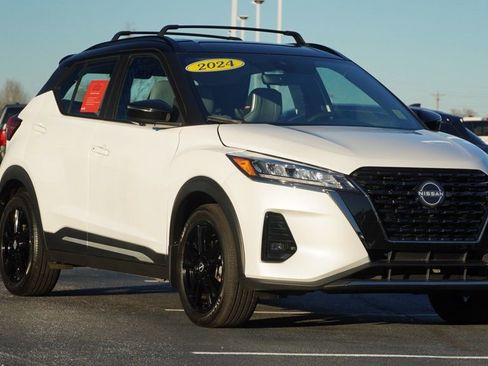 Used 2024 Nissan Kicks SR w/ SR Premium Package image 2