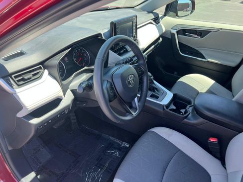 Certified 2020 Toyota RAV4 XLE w/ Convenience Package AWD/4WD image 11