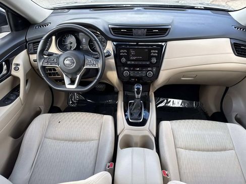 Used 2017 Nissan Rogue SV image 19