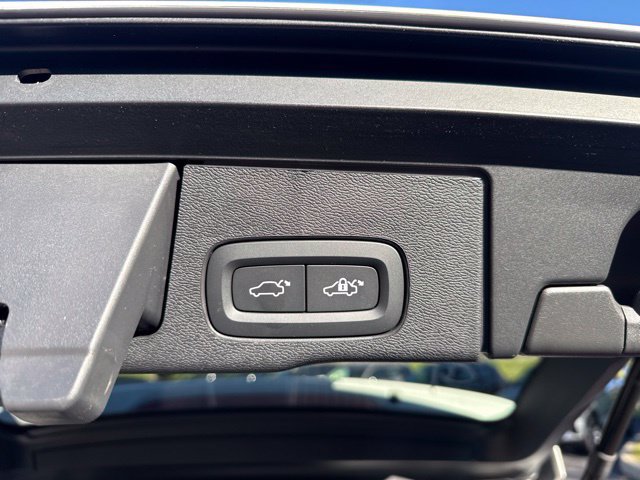 Used 2024 Volvo XC60 B5 Core w/ Protection Package Premier AWD/4WD image 18