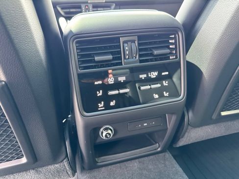 Used 2024 Porsche Cayenne Coupe AWD/4WD image 16