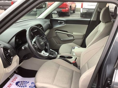 Used 2024 Kia Soul EX image 12
