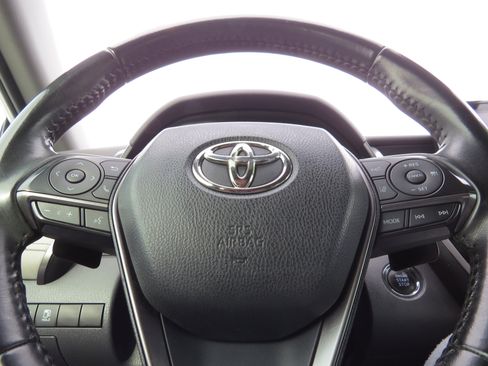 Used 2022 Toyota Camry XSE image 19